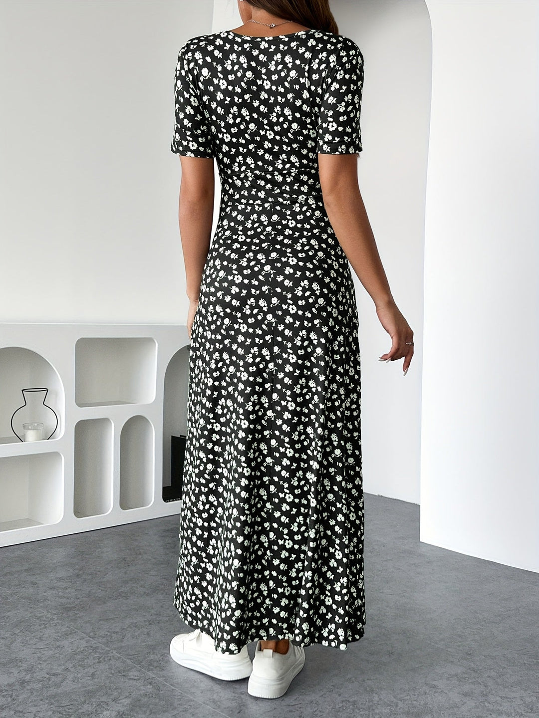 Eurynomeis - Elegant Floral Maxi Dress